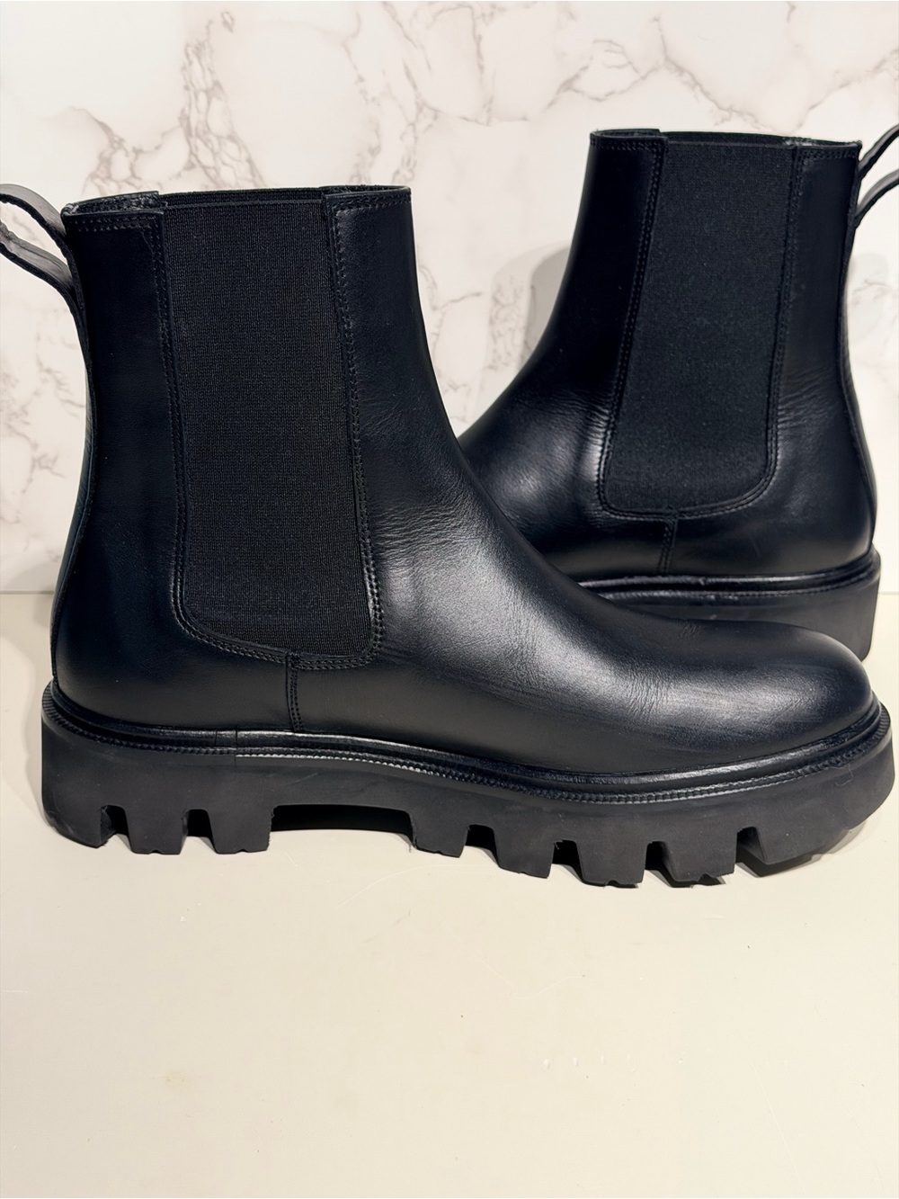 NEW KOIO Women’s Black Chelsea Lug Sole Boots. Hand made Italian Leather.